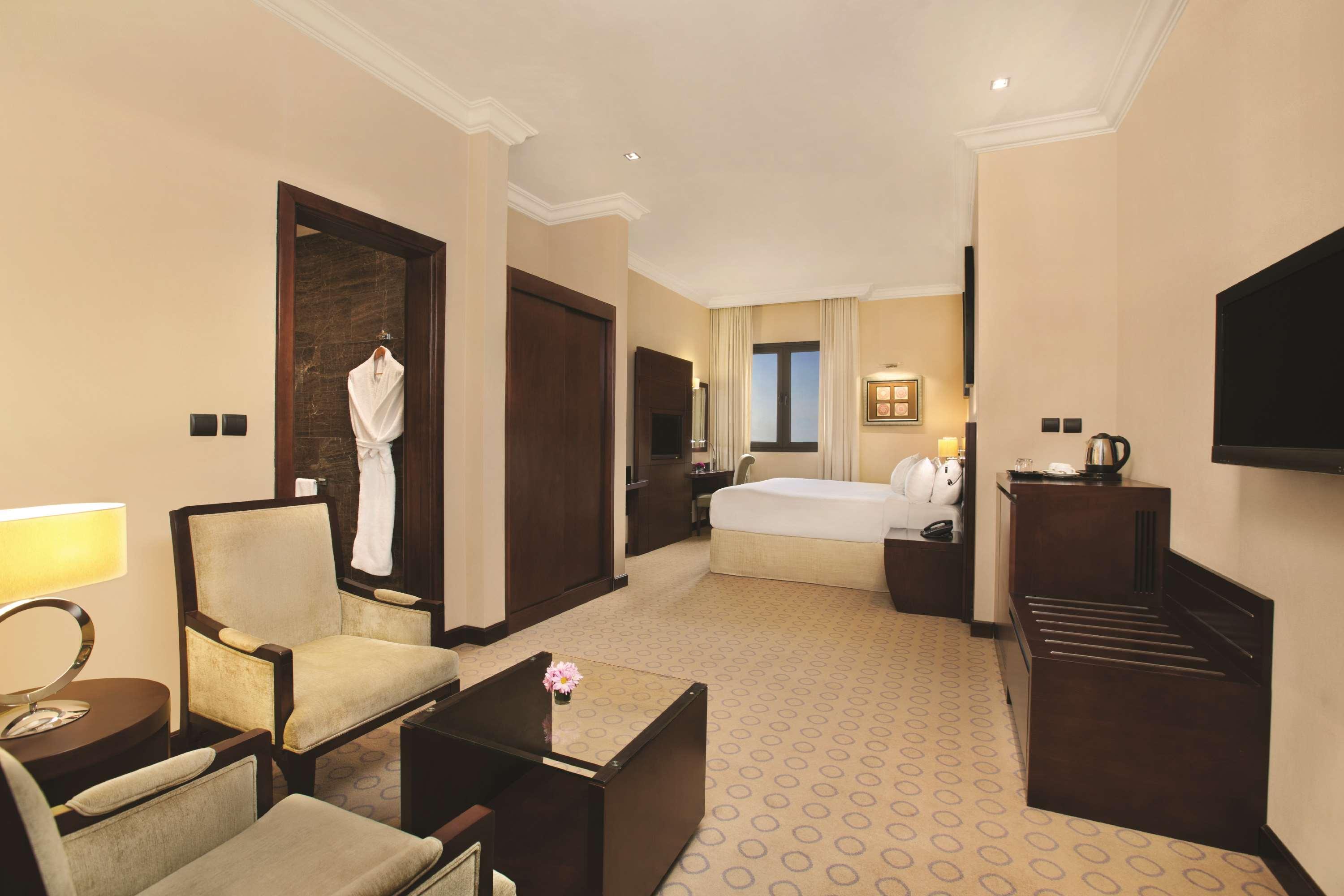 Hotel Doubletree By Hilton Dhahran Al-Chubar Zewnętrze zdjęcie