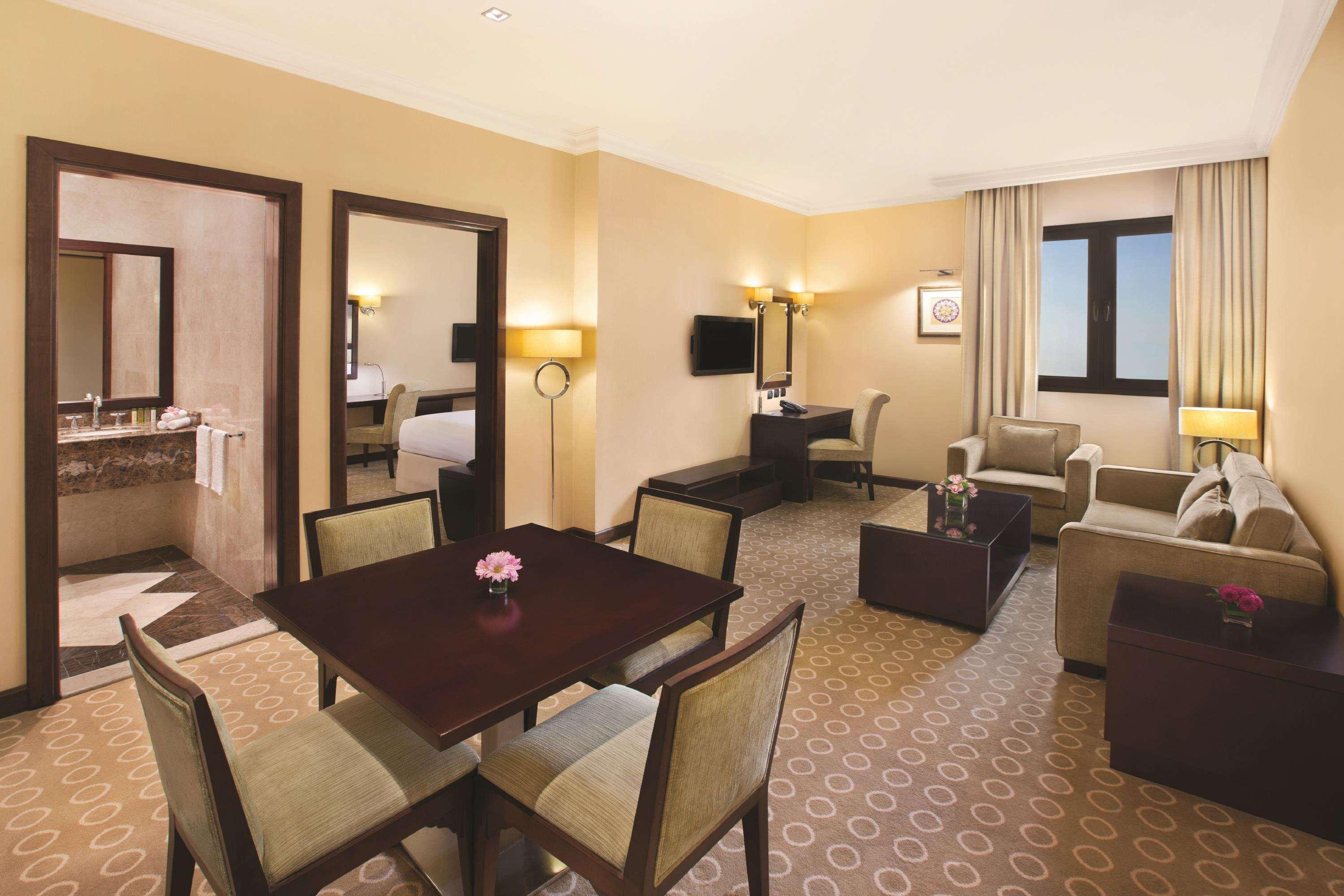 Hotel Doubletree By Hilton Dhahran Al-Chubar Zewnętrze zdjęcie