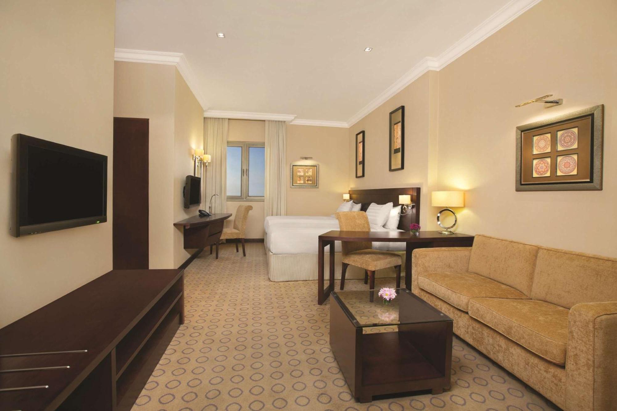 Hotel Doubletree By Hilton Dhahran Al-Chubar Zewnętrze zdjęcie