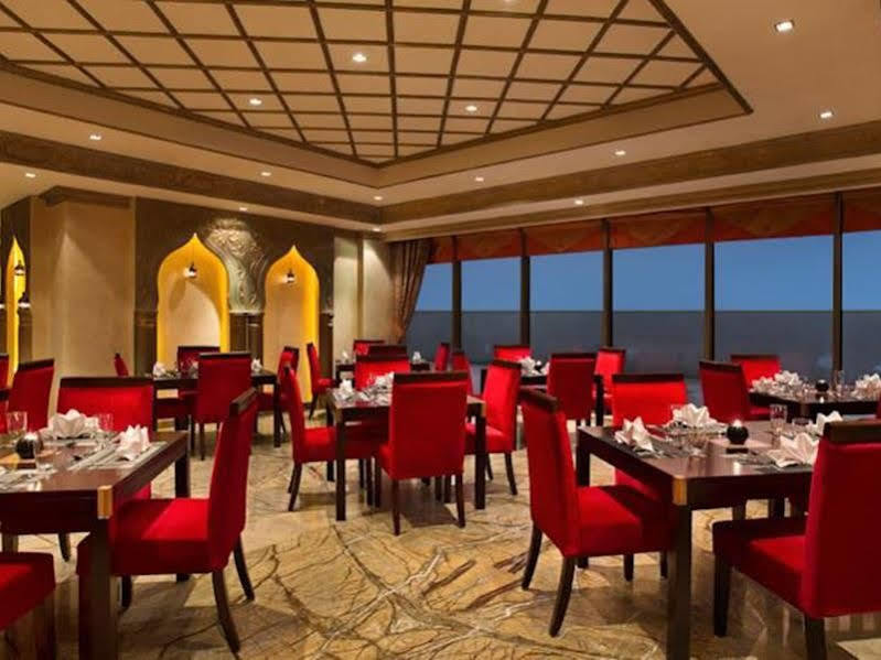 Hotel Doubletree By Hilton Dhahran Al-Chubar Zewnętrze zdjęcie