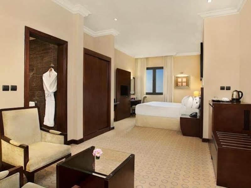 Hotel Doubletree By Hilton Dhahran Al-Chubar Zewnętrze zdjęcie